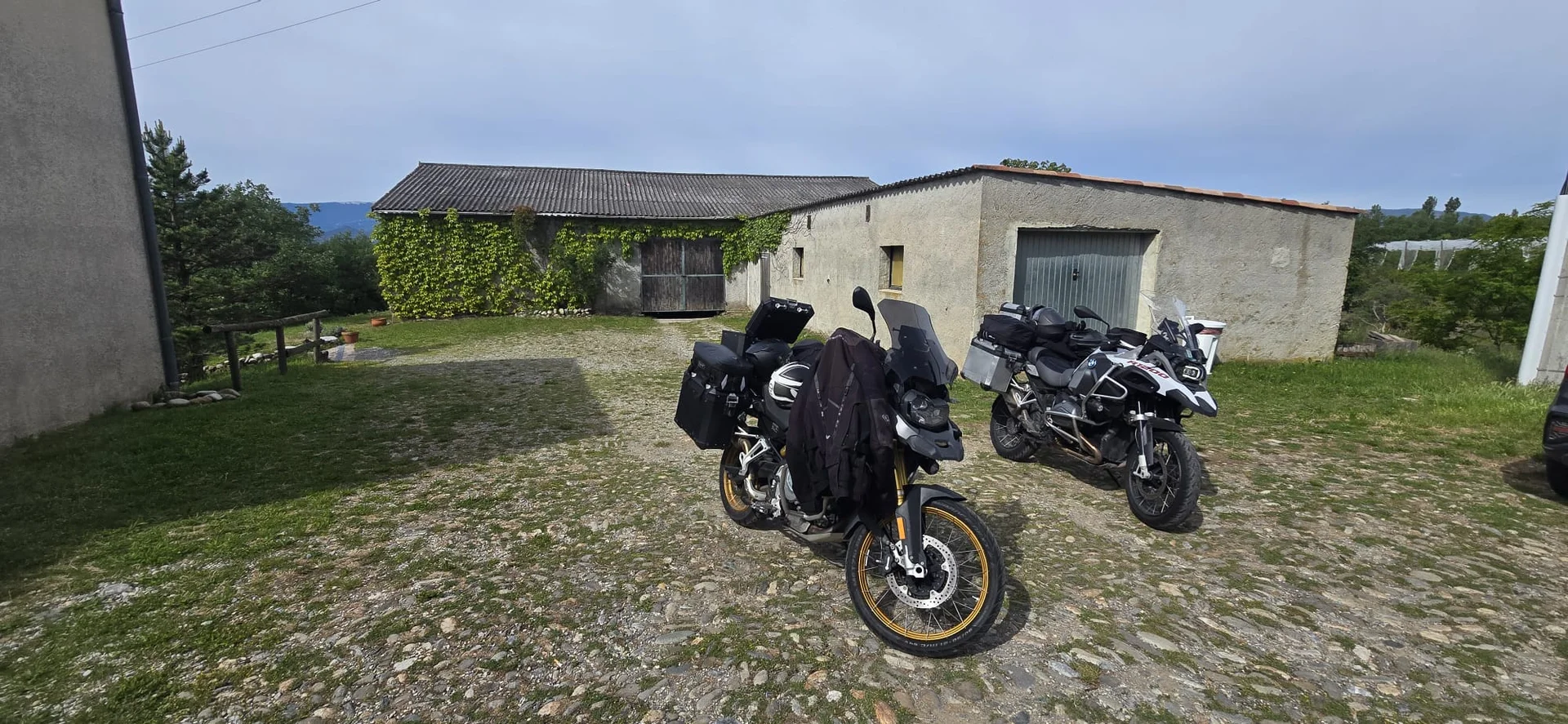 Le garage · Parking couvert